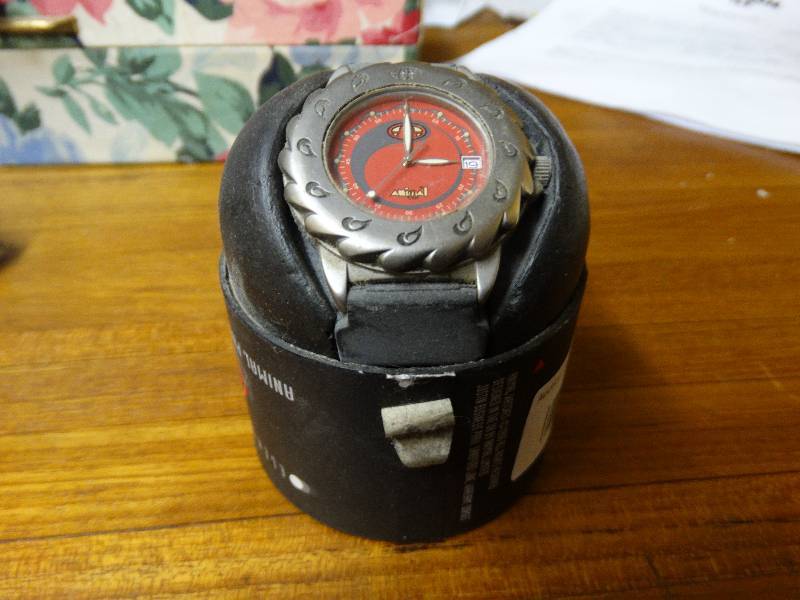lot 523 image: Animal precision sports watch.