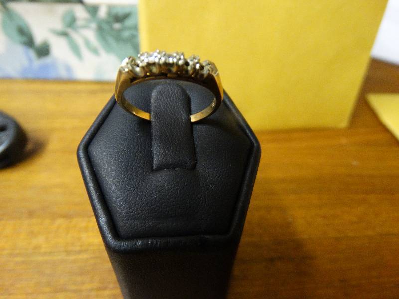 lot 526 image: 14K gold ladies ring missing stone.