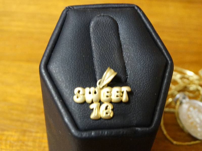 lot 528 image: 14k gold sweet 16 pendant.