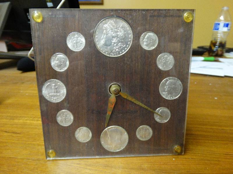 lot 534 image: 12 Silver coin desk clock.