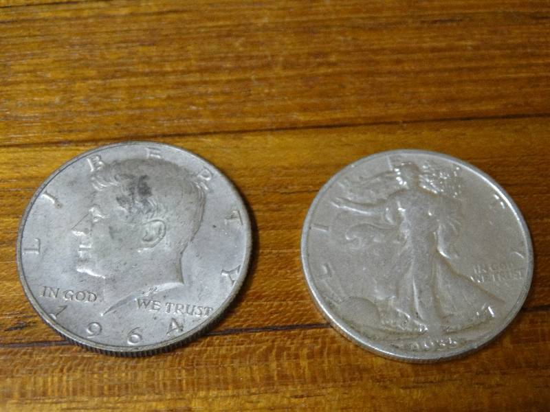 lot 551 image: 2 Silver half dollars 1 - 1964, 1 - 1935.