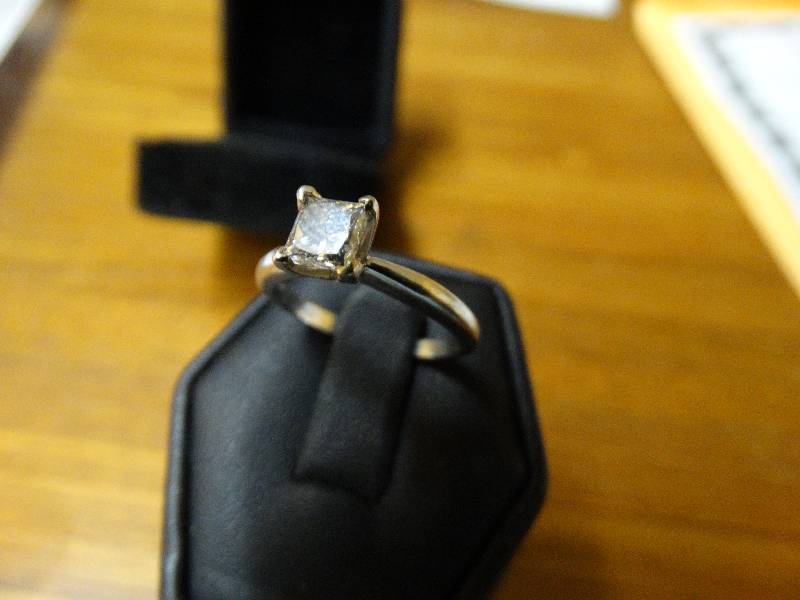 lot 566 image: 14K White Gold Ring. .86 ctw Diamond Solitaire