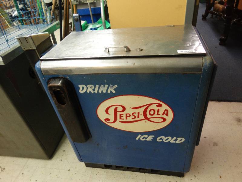 Antique Pepsi - Cola vending machine by ideal dispenser co | Wichita Fine  Jewelry, Rare Coins/Currency, Guns, Ammo Auction! | Equip-Bid