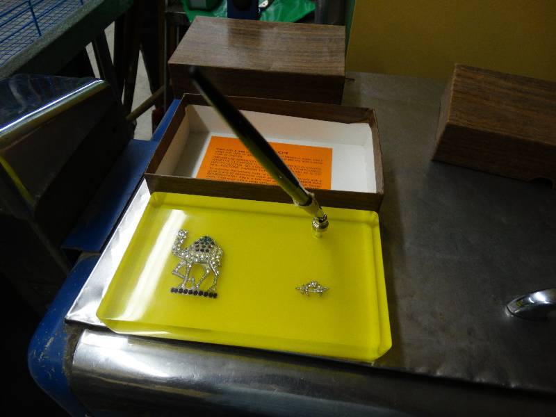 lot 574 image: Midian shrine desk pen set in lucite.