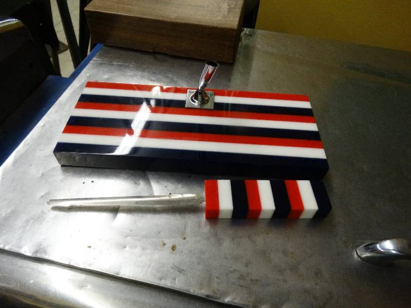 lot 575 image: Lucite desk pen set wletter opener - no pen.