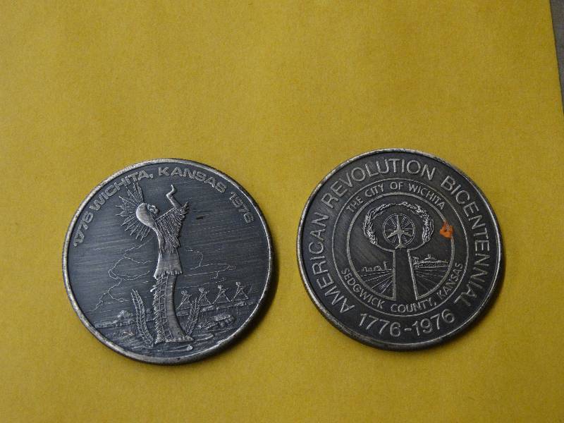 lot 583 image: 2 Keeper of the plains coins - 1976.
