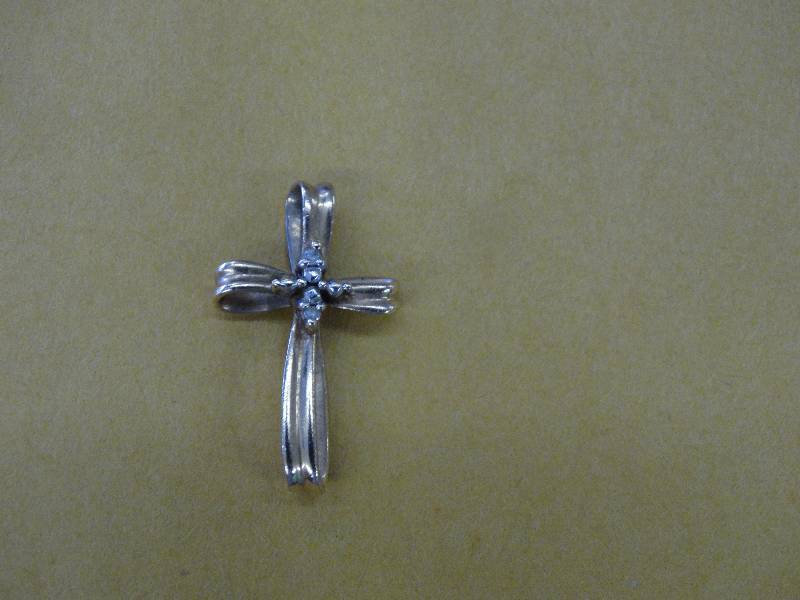 lot 619 image: 1.2G 10k gold cross pendant.