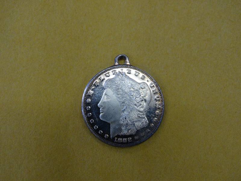 lot 621 image: 2 .7G .925 sterling pendant.