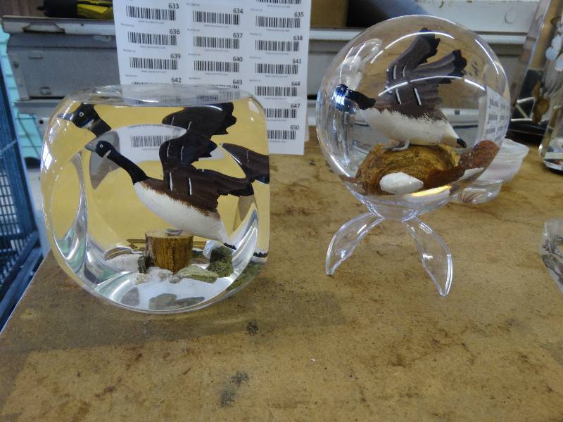 lot 632 image: Lucite shere & cube wgoose stand not included.