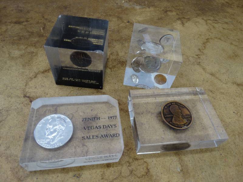 lot 635 image: 4 pcs of Lucite wcoins.