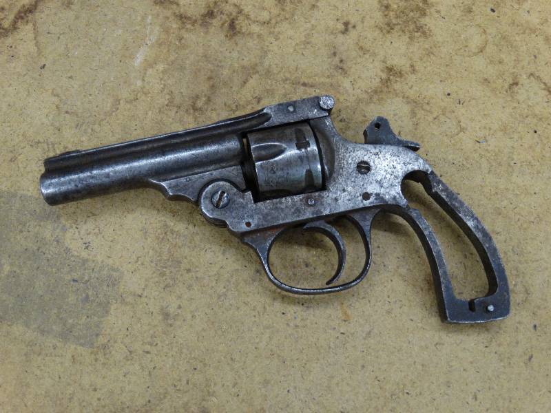 lot 661 image: Burrington & Richardson arms .32 pistol - wall hanger - will not fire.
