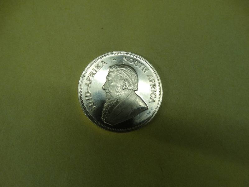 lot 668 image: 1980 Krugerrand 1 oz solid fine gold coin.