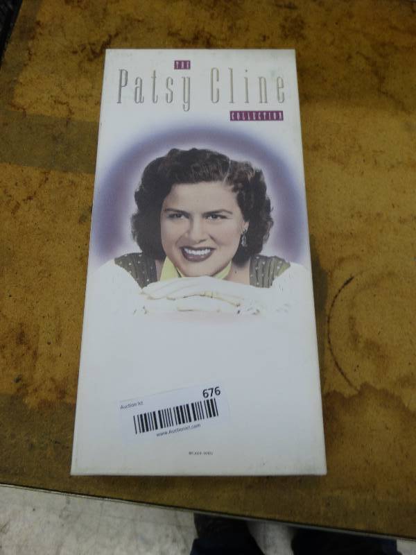 lot 676 image: Pasty cline box set.