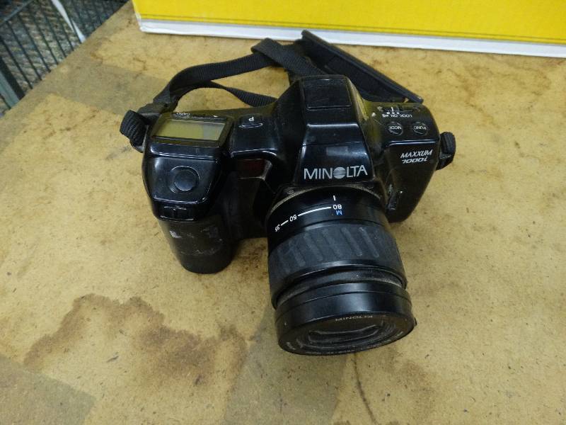 lot 678 image: Minolta max tum 7000i camera.