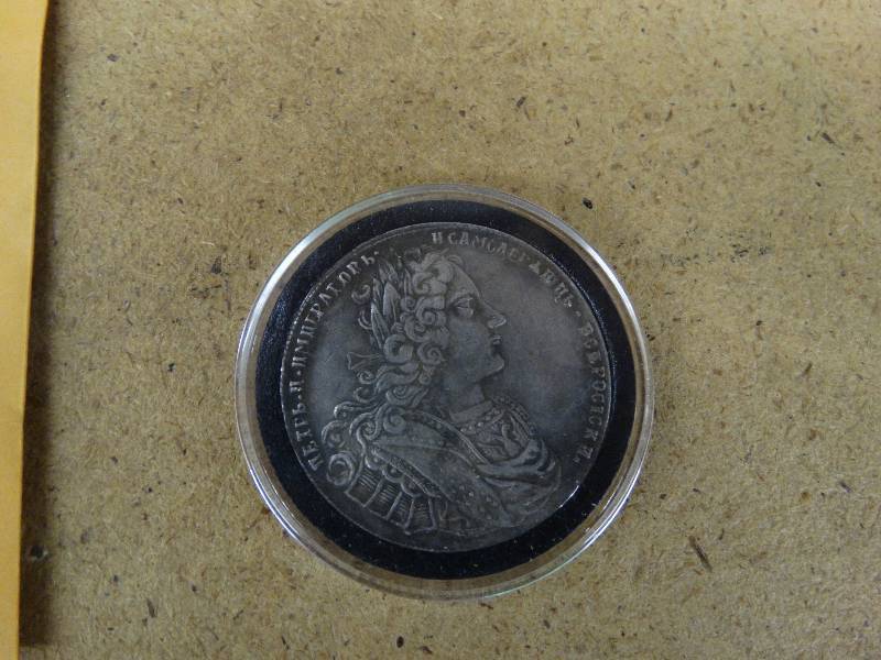 lot 685 image: Russian 1727 coin - unknown metal.