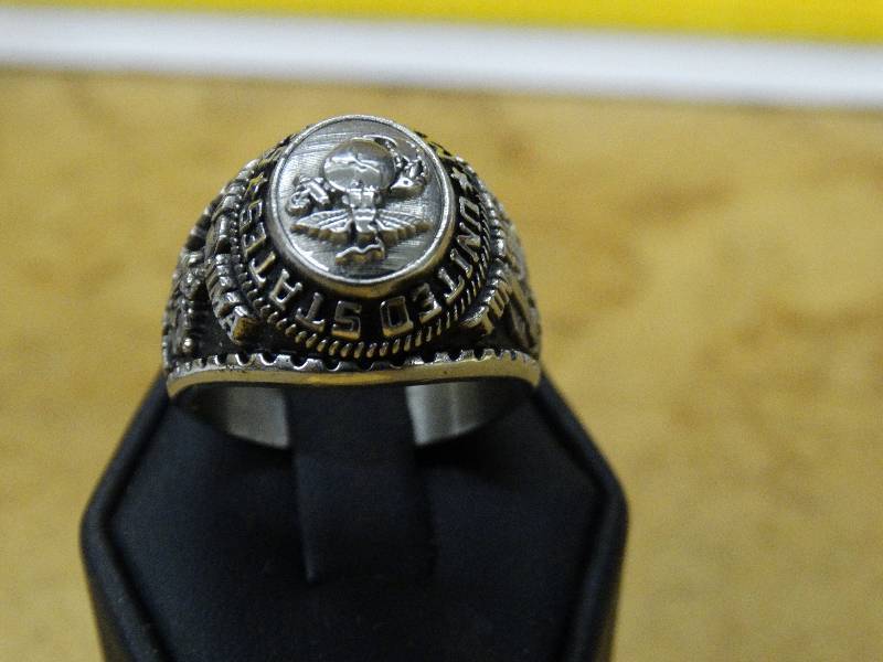 lot 697 image: United states marine ring - unknown metal.