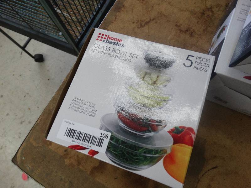 lot 106 image: New Glass Bowl Set With Lids In Box.