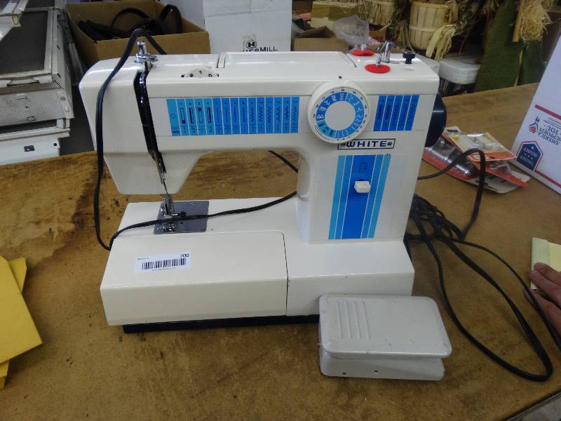 lot 700 image: White Swing Machine.
