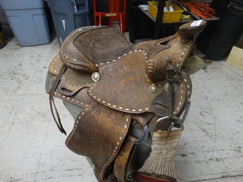 lot 112 image: Very nice looking leather horse saddle with silver accents