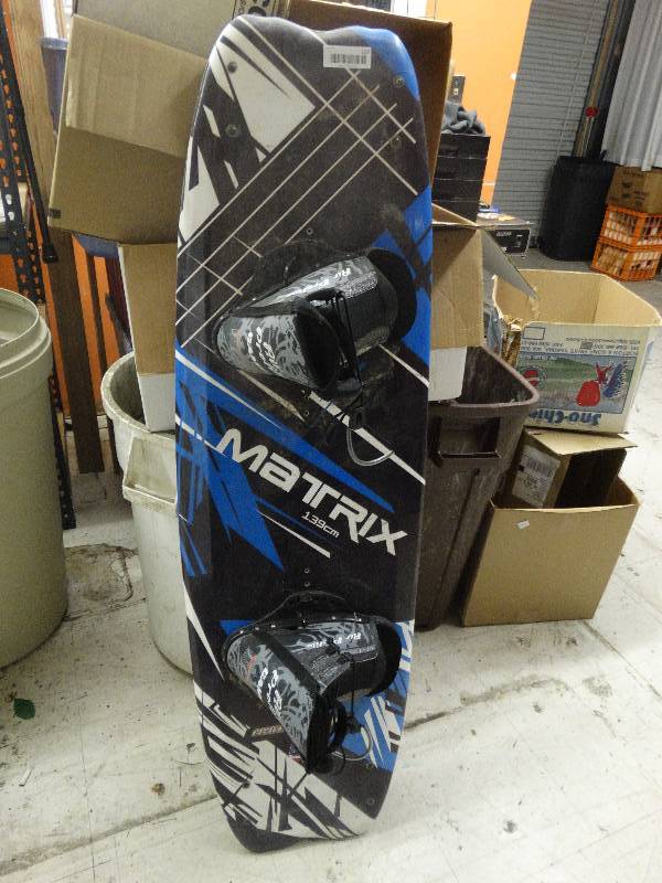lot 117 image: Mattrix 139 cm air profile wakeboard