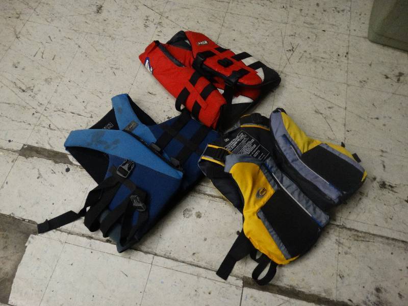 lot 122 image: 3 adult life jackets
