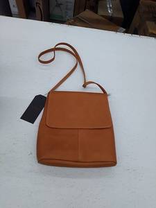 lot 11951 image: Retail - $65.00 Le Donne Leather Vertical Large Flap-Over Bag