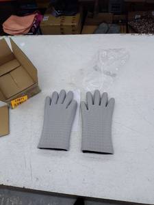 lot 11871 image: Retail - $25.00 Homespan Super Duty 2-in-1 Medium Silicone Kitchen Gloves, Gray