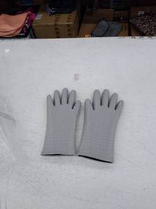 lot 11873 image: Retail - $25.00 Homespan Super Duty 2-in-1 Medium Silicone Kitchen Gloves, Gray