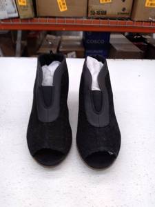 lot 11896 image: Retail - $75.00 Earth Origins Nubuck Peep-Toe Booties - Carden, 8.5M