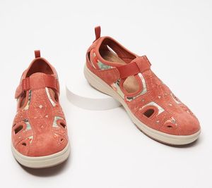 lot 11898 image: Retail - $30.00 Earth Origins Suede Fisherman Sandals - Effie, 11M