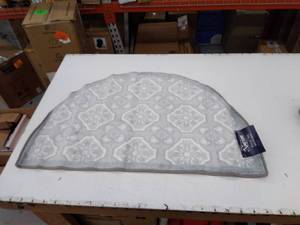 lot 11910 image: Retail - $37.00 Nourison Diamond Damask 39x24 Washable Slice Rug