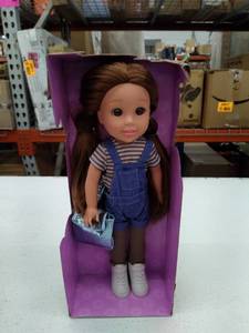 lot 11977 image: Style Dreamers inspiring friends doll
