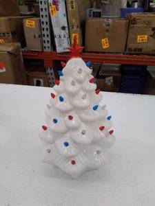 lot 12121 image: Retail - $51.73 Mr. Christmas 14 Lit Patriotic Nostalgic Tree