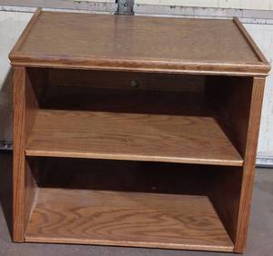 lot 38357 image: Wooden Shelf, 31-12 x 24-12 x 26