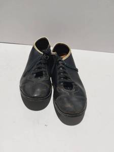 lot 38382 image: Well Used Pair of Baseball Shoes. Boys 6.5-7.5