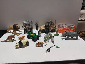 lot 38383 image: Animal Rescue wlots of accessories & animals