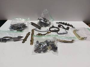 lot 38387 image: Large mix of Pull Knobs and Handles