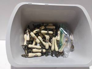 lot 38388 image: Lots of old Porcelain Handles
