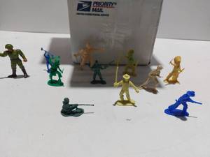 lot 38405 image: Many Mini Mixed Standing Play Figures