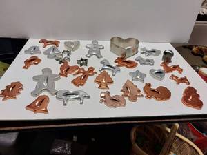 lot 38412 image: Whole Lot of Cookie Cutters