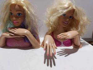 lot 38426 image: 2 Barbie Styling Heads