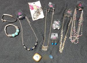 lot 38050 image: Jewelry - Some vintage, some new