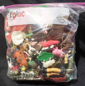 lot 38072 image: Bag of Small plastic animals & fencing