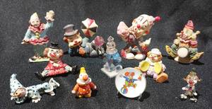 lot 38075 image: Small Clown Figurines, tallest is 3