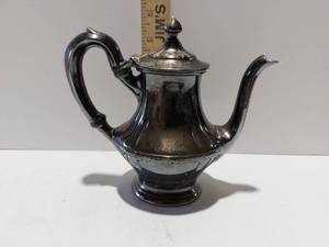 lot 38265 image: Nice Old Tea Pot
