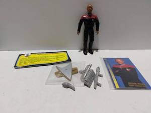 lot 38274 image: Star Trek Deep Space Nine Captain Sisko w Collectors Card