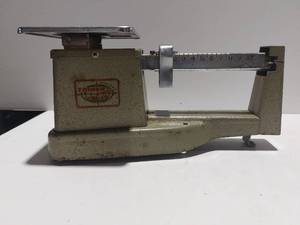 lot 38282 image: Vintage Triner Postal Scale 0 - 9 oz
