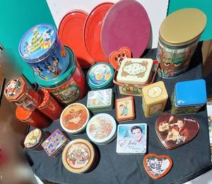 lot 38292 image: Elvis, Christmas, bears, cuties-tins