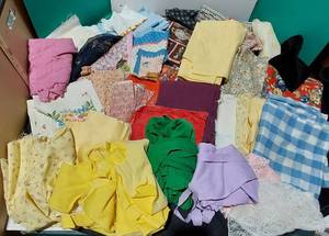 lot 38298 image: Fabric & Lace scraps