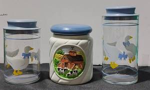 lot 38320 image: 3 Canisters